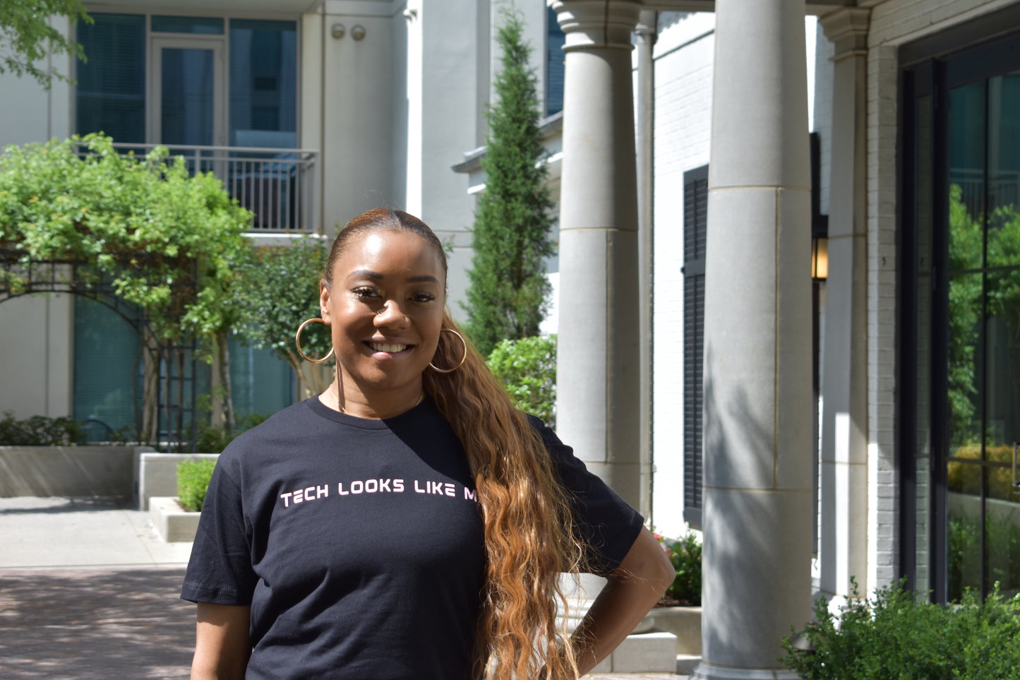 Tech Looks Like Me™ T-Shirt (Black with Pink Print)